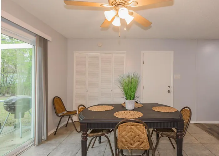 Cheerful 3 Bedroom 2Ba Home In Great Neighborhood!
