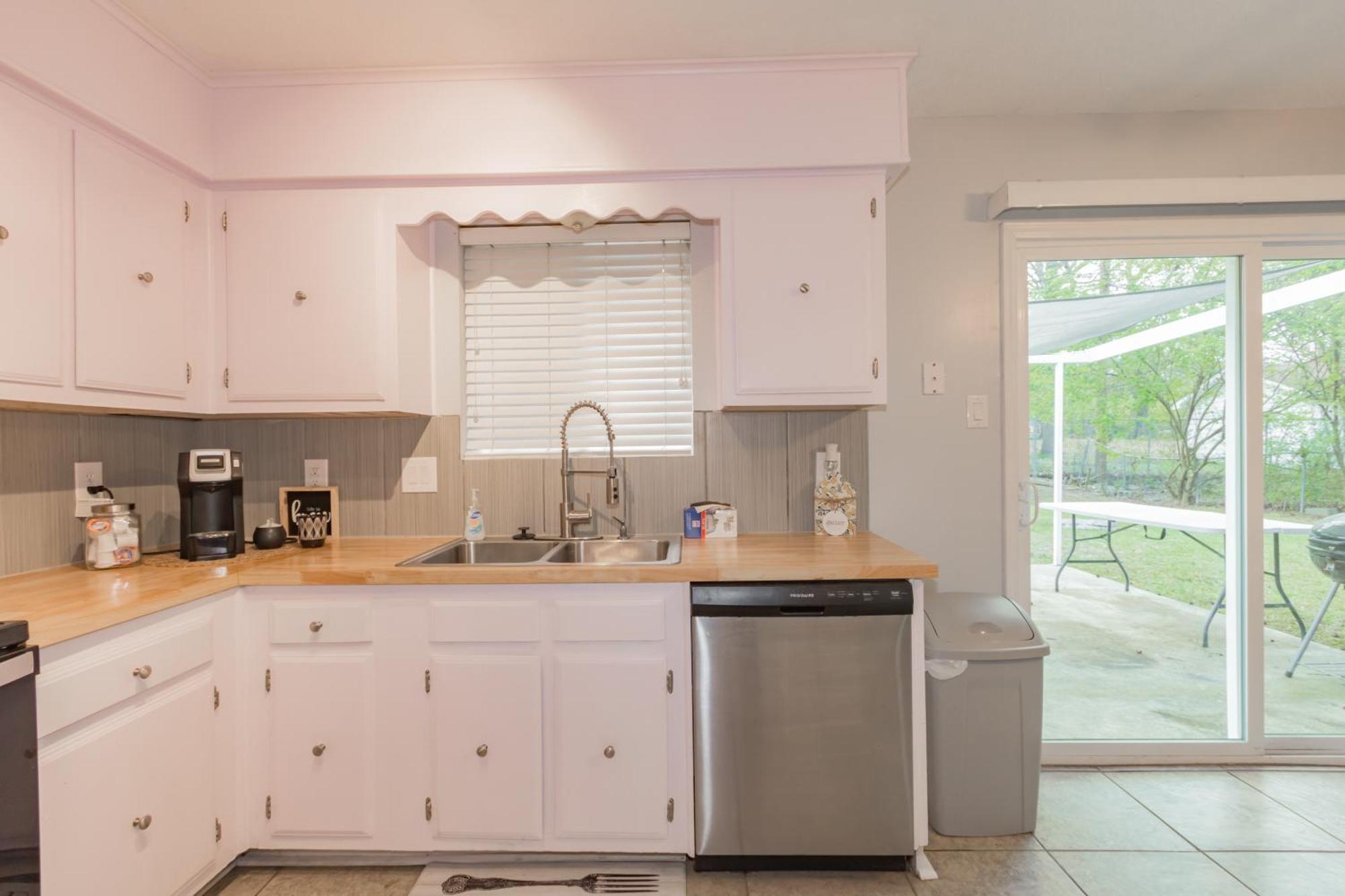 Cheerful 3 Bedroom 2ba In Great Neighborhood! Jacksonville