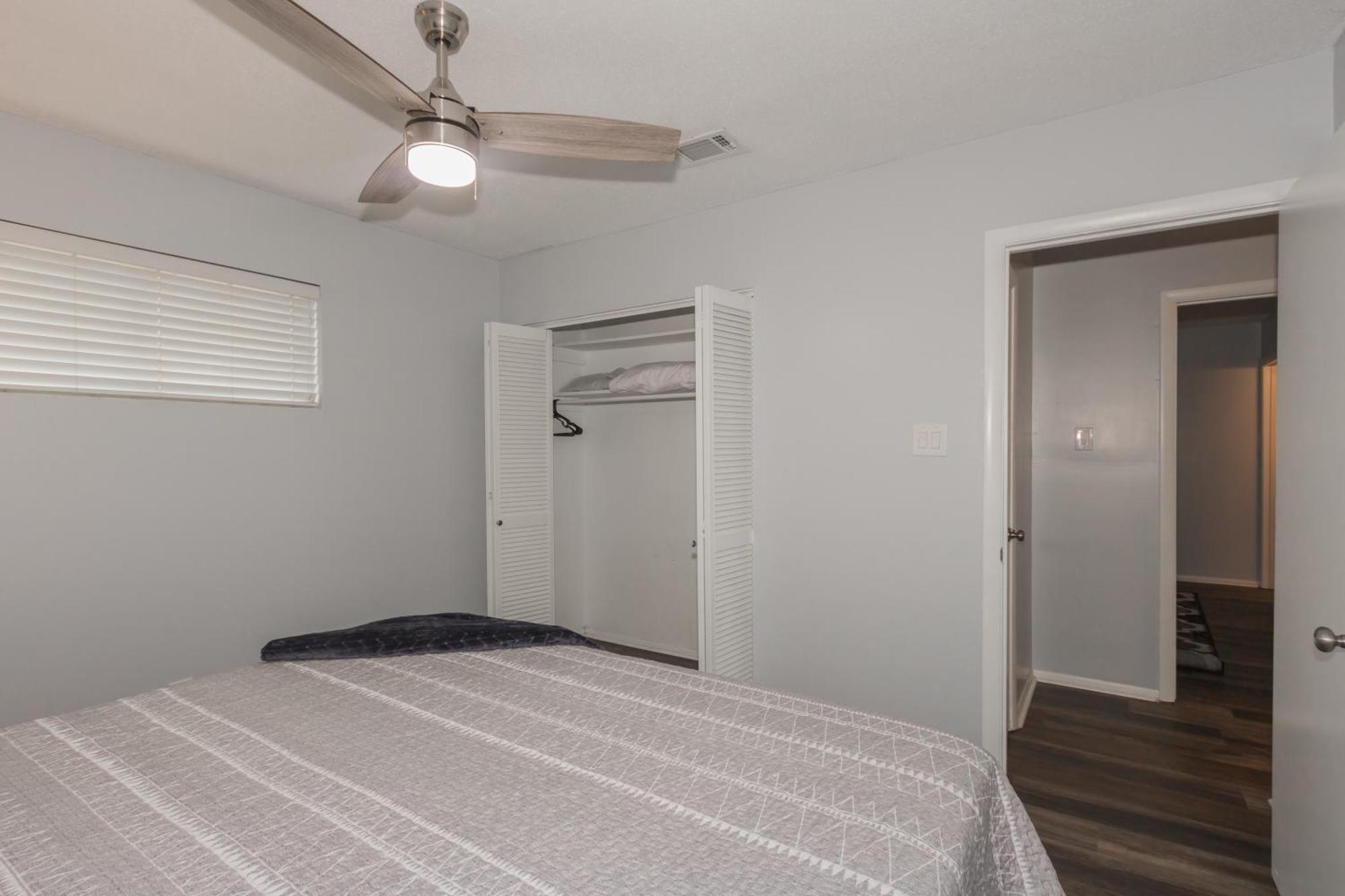 Cheerful 3 Bedroom 2ba In Great Neighborhood! *