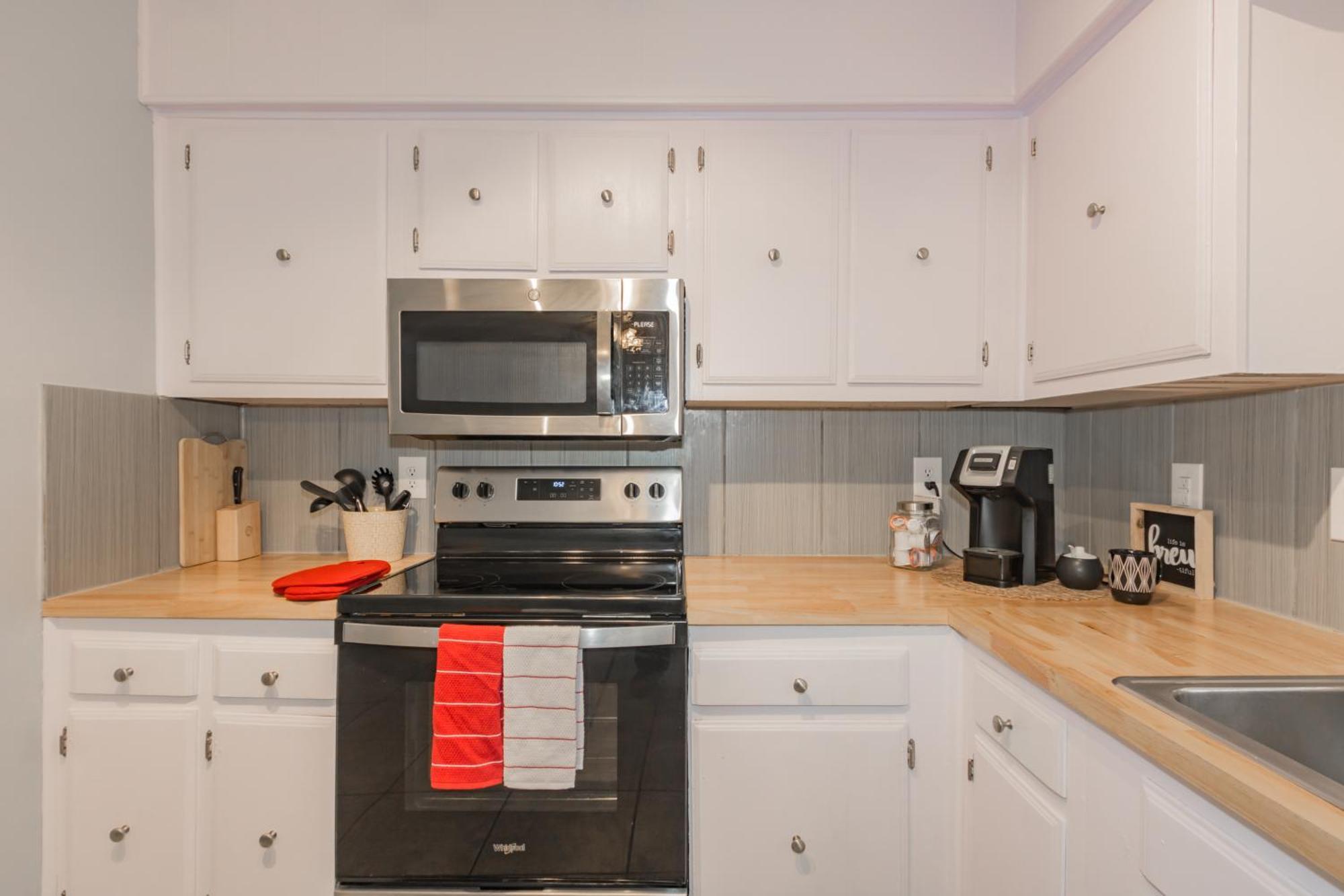 Holiday home Cheerful 3 Bedroom 2ba In Great Neighborhood!