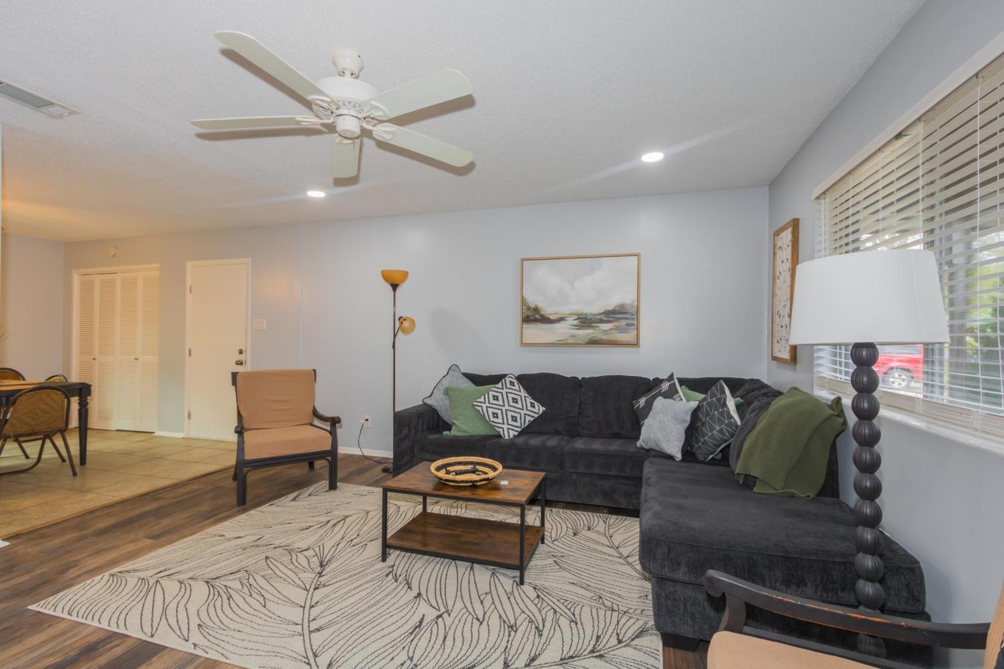 Cheerful 3 Bedroom 2ba In Great Neighborhood!
