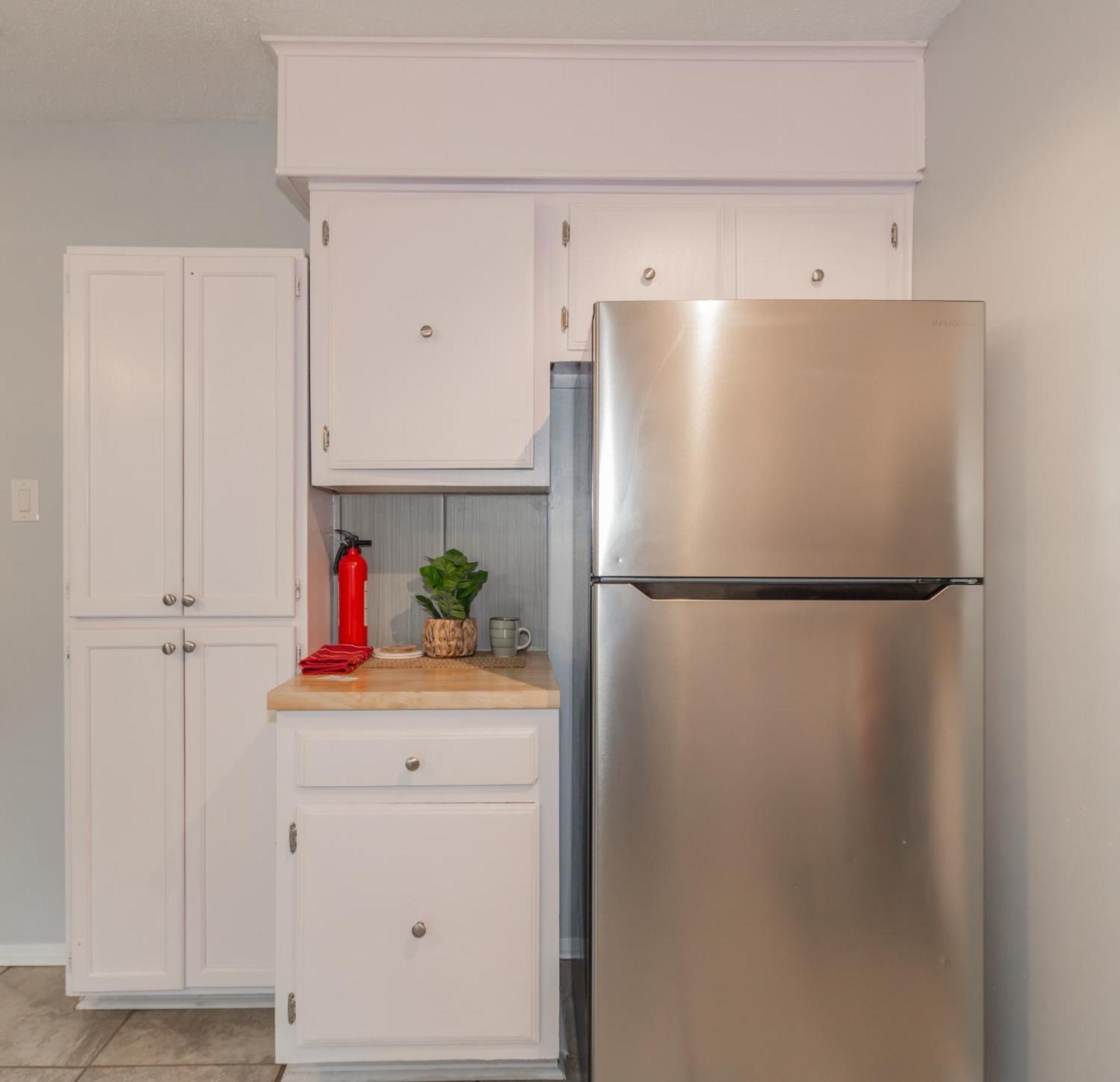 Cheerful 3 Bedroom 2ba In Great Neighborhood!