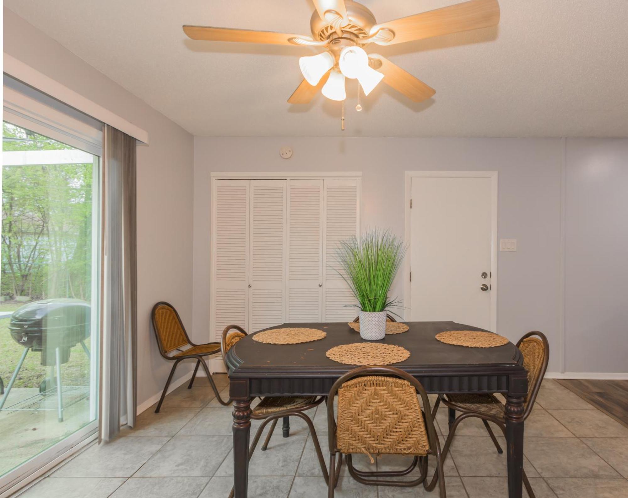 Cheerful 3 Bedroom 2ba In Great Neighborhood! Holiday home
