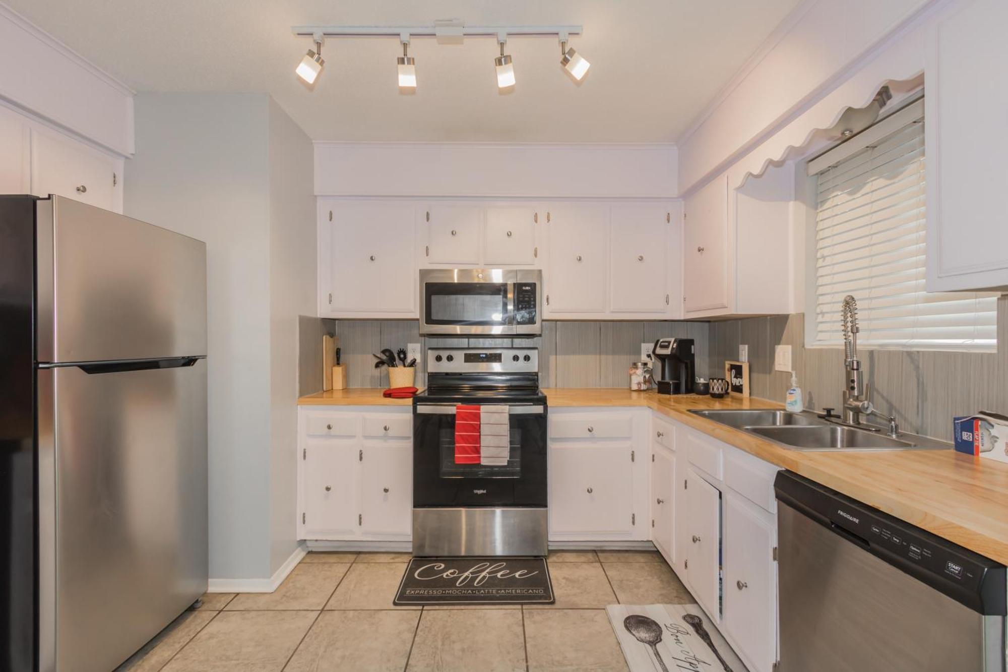 Cheerful 3 Bedroom 2ba In Great Neighborhood! Holiday home Jacksonville