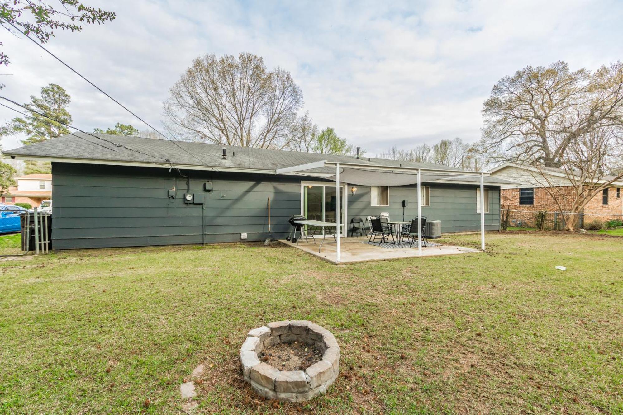 Cheerful 3 Bedroom 2ba In Great Neighborhood! Holiday home *